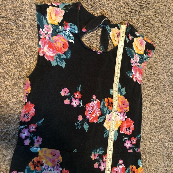 Backless Black and Floral Dress - Picture 4 of 5